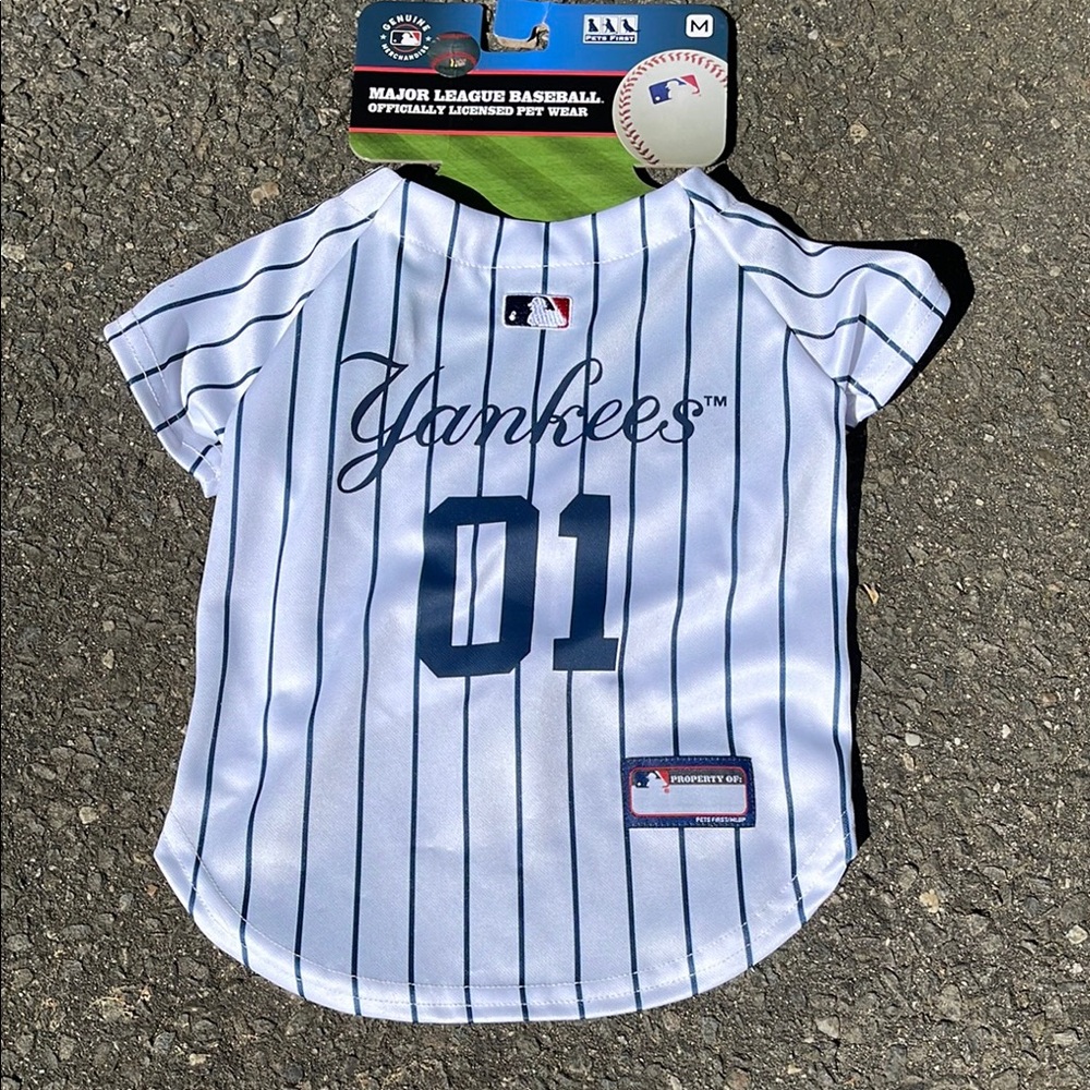 NWT Yankees 01 Dog Shirt Jersey Sz Med *ALL PROCEEDS GO TO ANIMAL RESCUE**